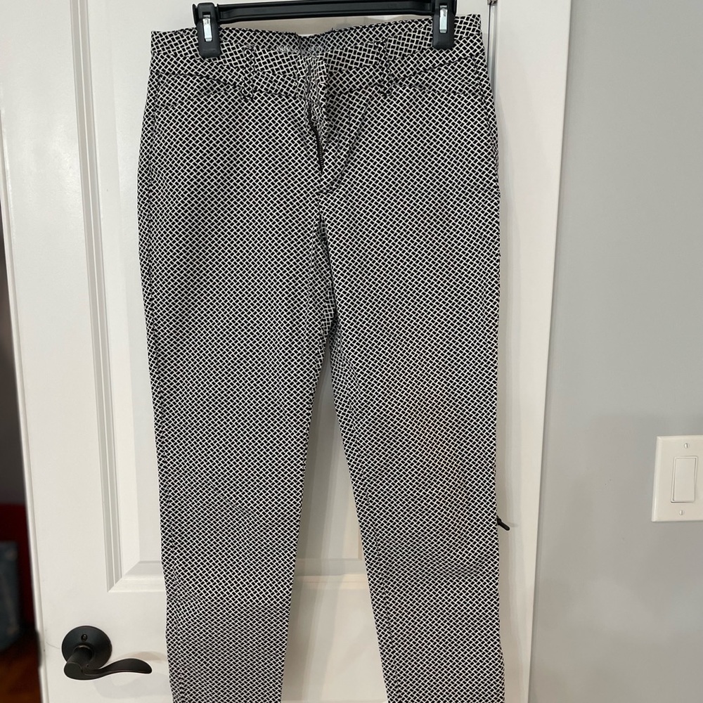 Gap Black White herringbone womens Size 4 Khakis pants great condition